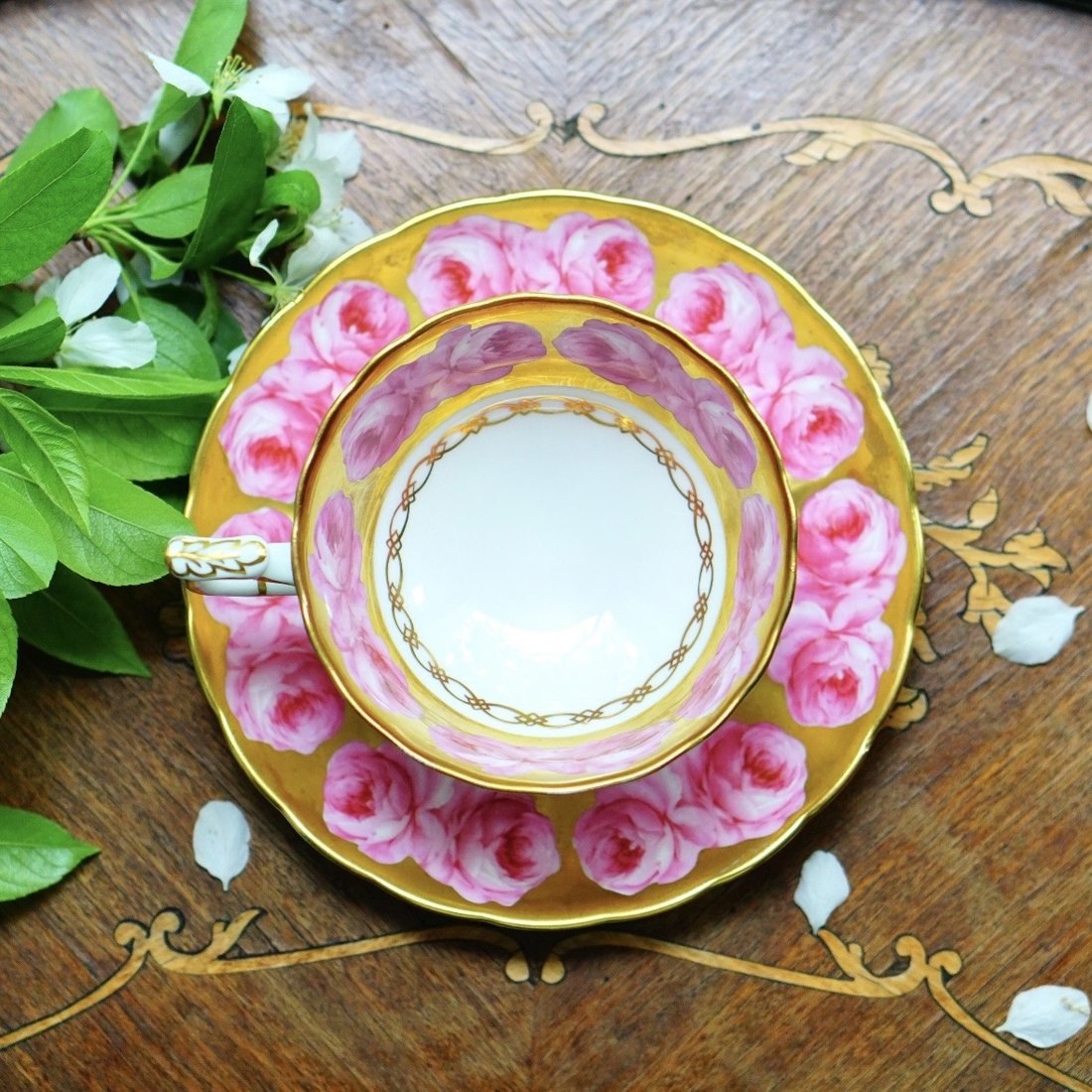 Royal Chelsea pink cabbage roses and gold teacup