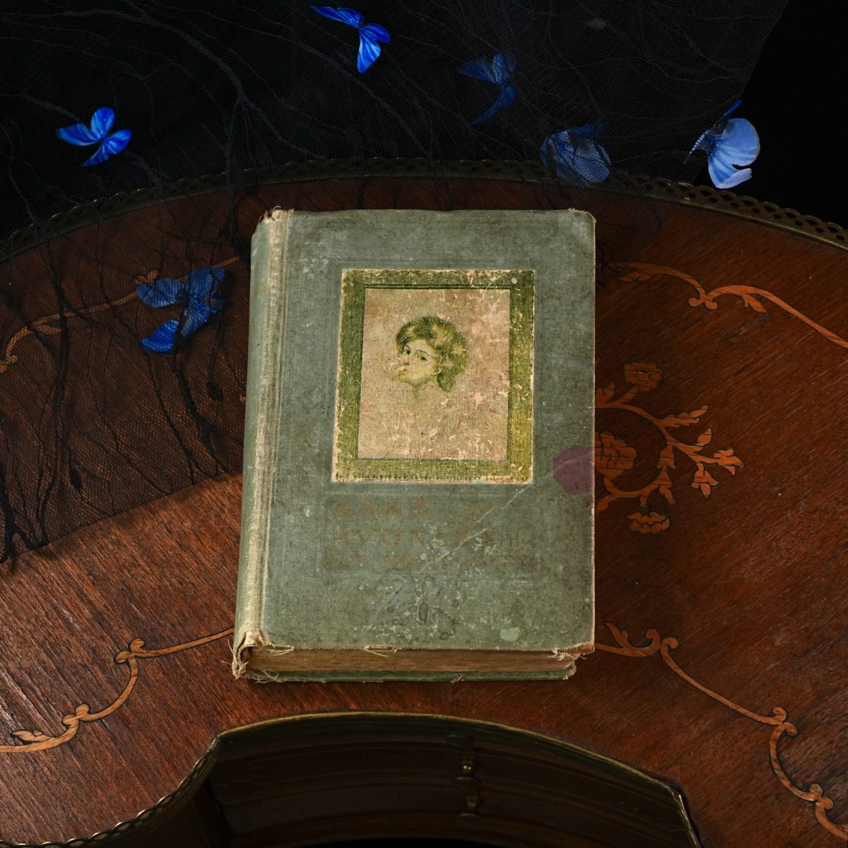 Anne of Avonlea 1909 L.C. Page edition, sage green cloth with pasted colour portrait