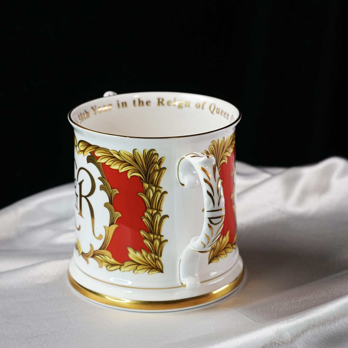 Vintage Royale Stratford Queen Elizabeth II Golden Jubilee Loving Cup photo 4
