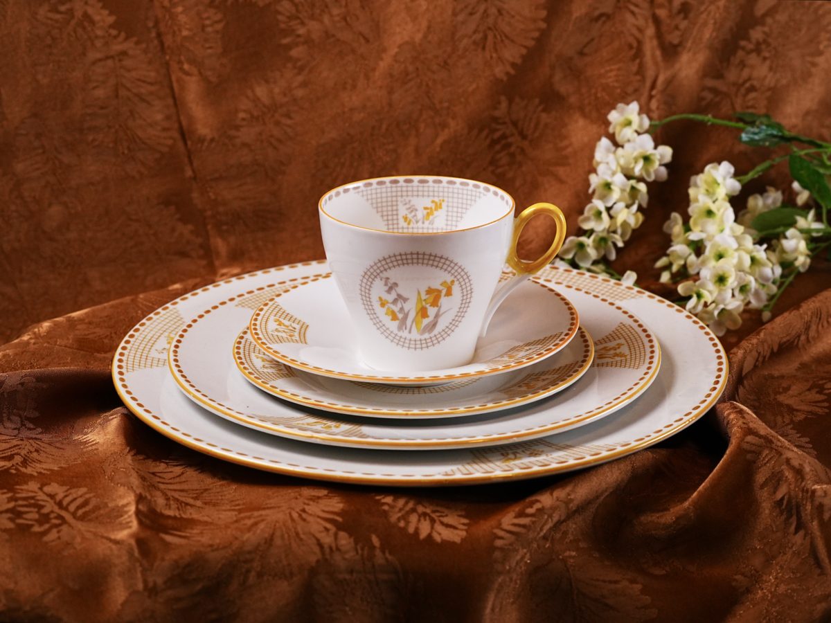 Shelley Art Deco trio teacup with yellow handle and gold geometric medallion