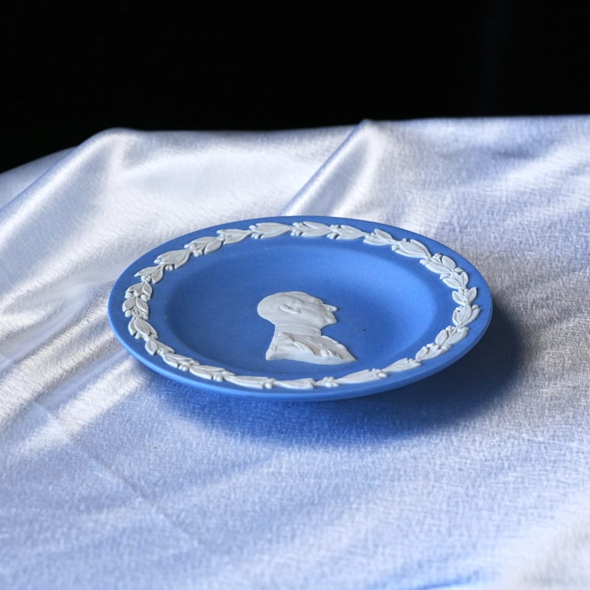 Vintage Wedgwood Pale Blue Jasperware Royal Portrait Plate photo 4