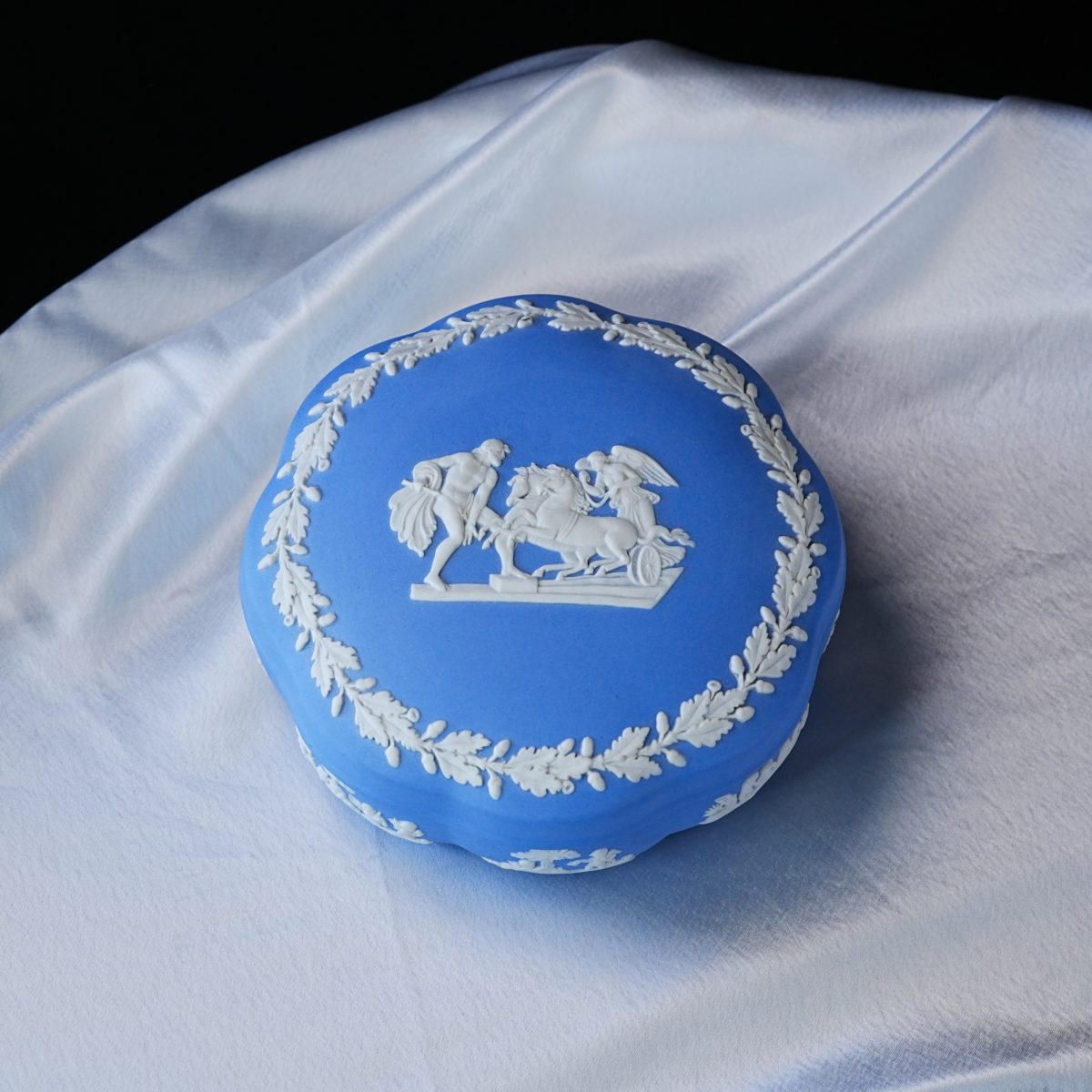 Vintage Wedgwood Pale Blue Jasperware Cherub Trinket Box photo 2