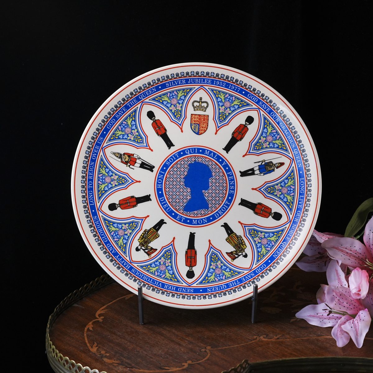 Wedgwood Queen Elizabeth II Silver Jubilee Plate