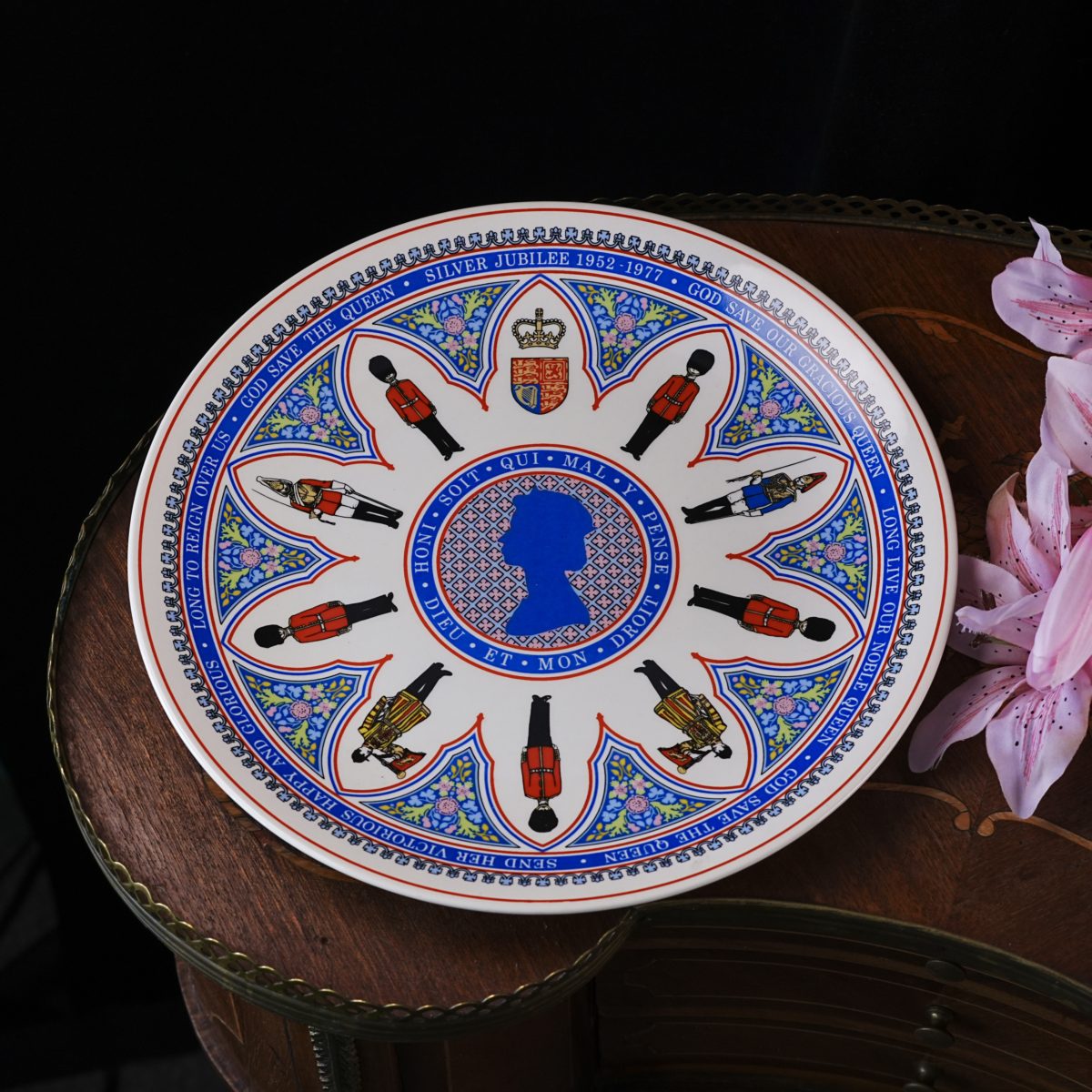 Vintage Wedgwood Queen Elizabeth II Silver Jubilee Plate photo 5