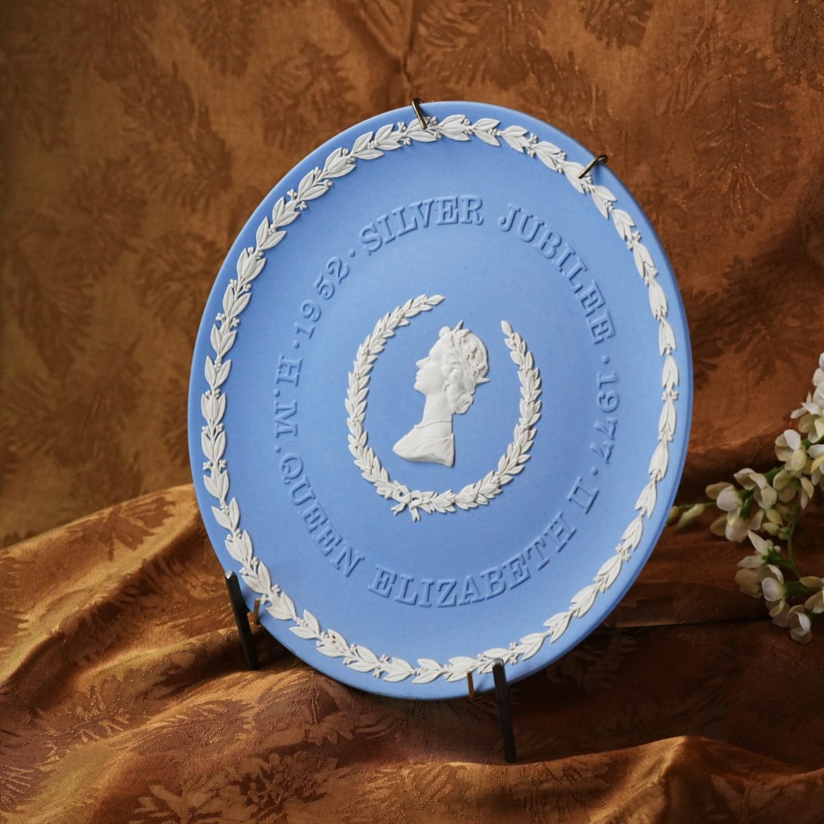 Vintage Wedgwood Blue Jasperware Silver Jubilee Plate photo 2