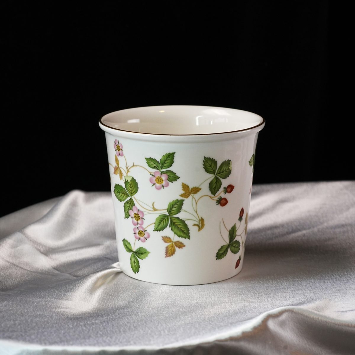 Vintage Wedgwood Wild Strawberry photo 4