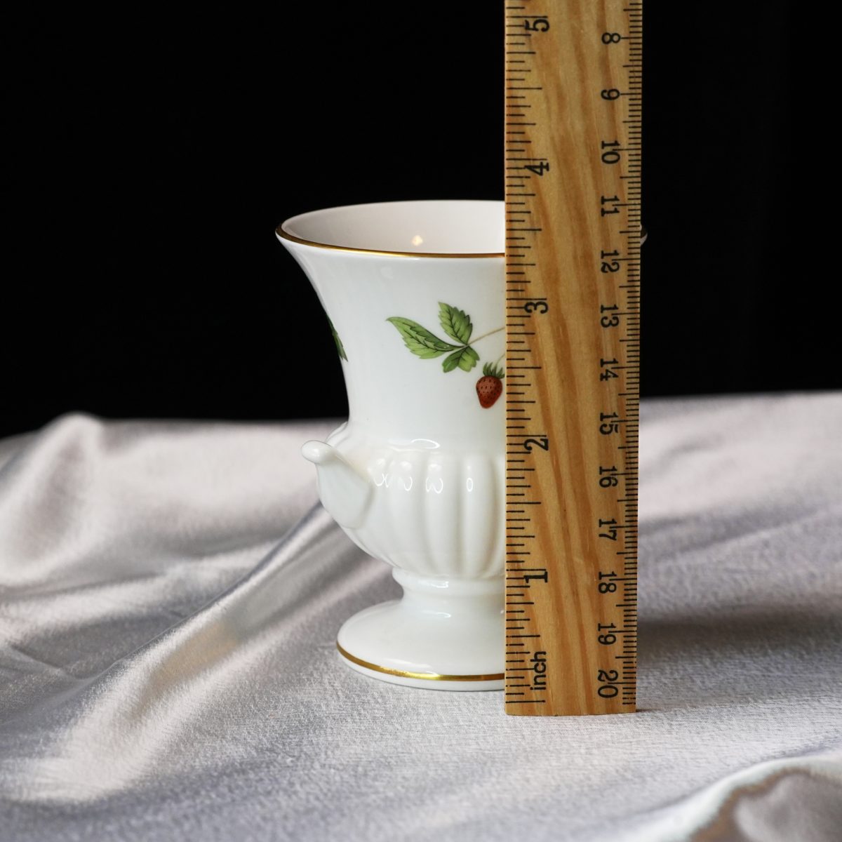 Vintage Wedgwood Wild Strawberry photo 5
